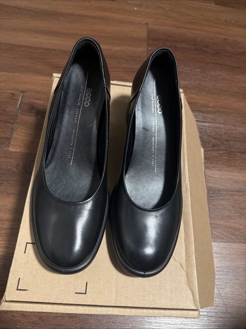 ECCO Black Leather Block Heeled Pump EU 39 US 8-8.5 Dual Fit Insoles 2 In Heels